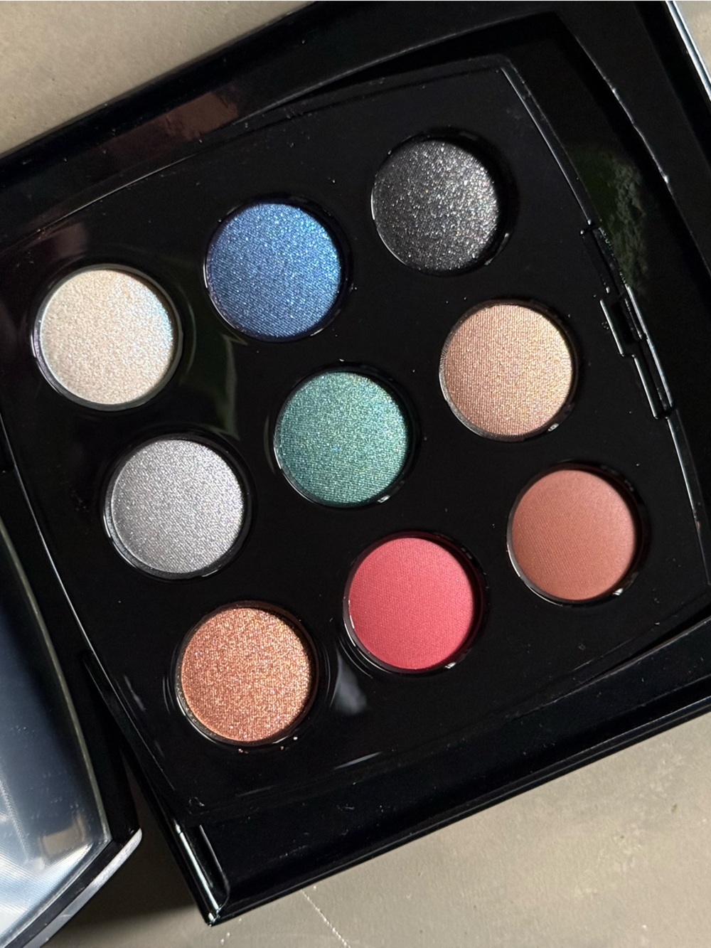 CHANEL Les 9 Ombres High Intensity Eyeshadow Palette - 847 The Daring Muse - Picture 3 of 4